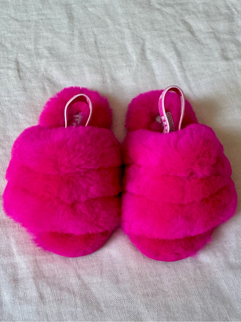 Ugg Girls Size 6 Fuchsia Fuzzy Slide Slippers